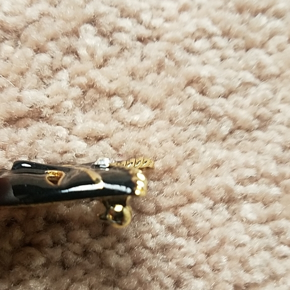 Masquerade mask black and gold pin - Picture 3 of 4